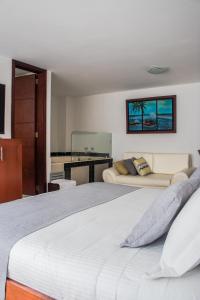 Postel nebo postele na pokoji v ubytování Nogal Suite Hotel Pasto