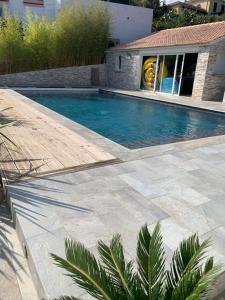 Magnifique maison avec vue mer hauteur de Bastia内部或周边的泳池