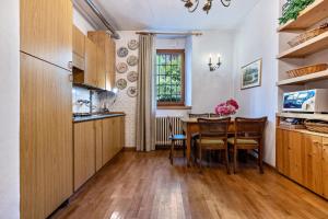 Kuchyň nebo kuchyňský kout v ubytování Casa nel Borgo Iris