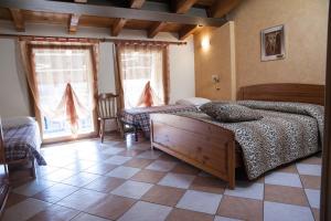 a bedroom with two beds in a room with windows at Casa Hellen in Monteforte dʼAlpone