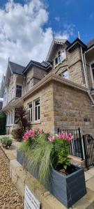 Tòa nhà nơi khách sạn căn hộ tọa lạc +18 ảnh