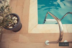 Bazén v ubytování La Vita Villas nebo v jeho okolí