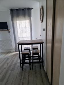 Φωτογραφία από το άλμπουμ του STUDIO MEUBLÉ ET RÉNOVÉ σε Rochefort +6 φωτογραφίες