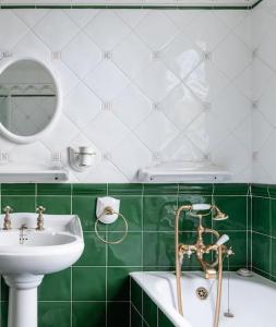 a green and white bathroom with a sink and a tub at Magnificent house with Harbour view - Ramsgate in Ramsgate