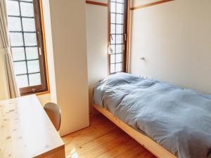 Ein Bett oder Betten in einem Zimmer der Unterkunft kazeto