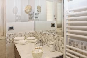Et badeværelse på Flat 252 Sorrento Apartments