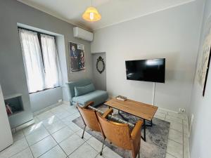 a living room with a table and a couch at La casetta di Bianca - MonferratoHome in Frassinello Monferrato