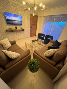 Ensanche Savica de MendozaにあるBlue Gem Retreat 3BR Apartment w Modern Amenitiesのギャラリーの写真