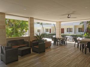 a dining room with a table and chairs at Hotel Cambri in Nagua