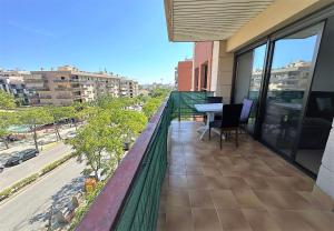 ระเบียงหรือลานระเบียงของ Tarraco Homes-TH118 Apartamento moderno con piscina