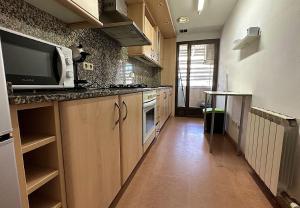 ครัวหรือมุมครัวของ Tarraco Homes-TH118 Apartamento moderno con piscina