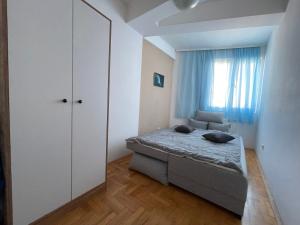 Un pat sau paturi într-o cameră la Sedmi Juli
