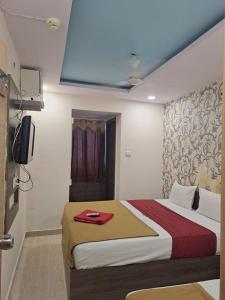 Postel nebo postele na pokoji v ubytování Hotel Gitanjali + 13 fotografií
