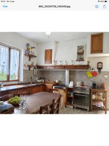 Η κουζίνα ή μικρή κουζίνα στο Villa Chanel