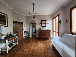 a living room with a couch and a table at B&B Greppe68 in Porretta Terme