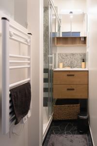 a bathroom with a shower and a sink at Sublime 3 Rooms Showers in Colombes