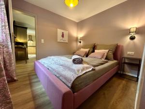 a bedroom with a bed with a purple bed frame at Villa Pauline - FeWo “Elsass“ in Bad Sooden-Allendorf