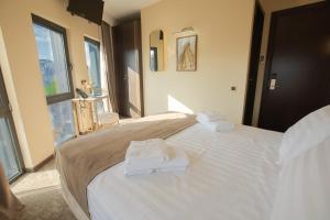 Postel nebo postele na pokoji v ubytování Bellevue Boutique Hotel