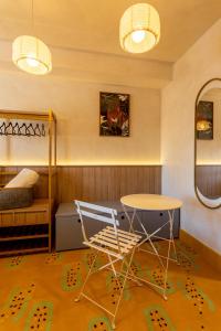 a room with a bed and a table and a chair at Studio Savana in São Paulo