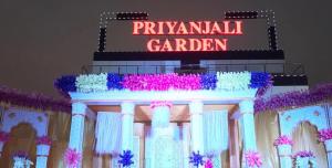 um edifício com uma placa que lê pynan garden em Hotel Priyanjali em Ujaim