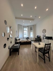 Posezení v ubytování D58 Superior Apartments in the city center