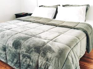 Postel nebo postele na pokoji v ubytování Hotel Muros Quito