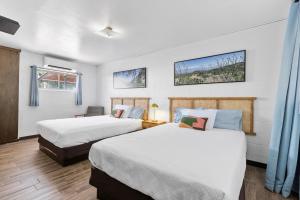 a hotel room with two beds and a window at Desert Air Motel in Sanderson