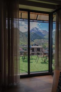 Pemandangan gunung umum atau pemandangan gunung yang diambil dari hotel