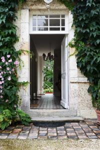 Gallery image of Domaine de l'Ermitage in Berry-Bouy