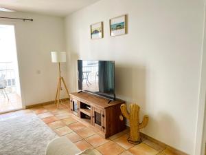 TV a/nebo společenská místnost v ubytování SunsetView apartment El Cotillo 2-4 personas