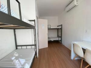 Aurora Hostel Rio客房内的一张或多张床位