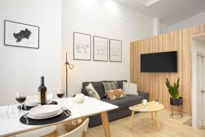 TV a/nebo společenská místnost v ubytování -MalagaSunApts- CityCenter Spacious Studio
