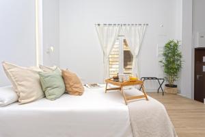 Postel nebo postele na pokoji v ubytování -MalagaSunApts- CityCenter Spacious Studio
