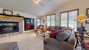 a living room with a couch and a fireplace at Snowcreek V #757 condo in Mammoth Lakes