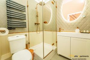 a bathroom with a shower and a toilet and a sink at Baltic Apartments - Willa Carmen DeLuxe in Świnoujście