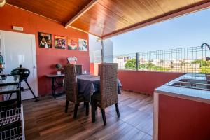 a dining room with a table and a balcony at Tavira Balsa Romana - Luz de Tavira in Luz de Tavira