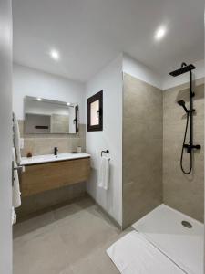 Koupelna v ubytování Les Hauts de Capo - Domaine privé à proximité de Porto-Vecchio