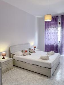 a bedroom with a large bed and a purple curtain at MYHOUSE INN PARADISO - Affitti Brevi Italia in Turin