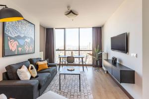 O zonă de relaxare la Charming Flat with Gorgeous City View in Atasehir