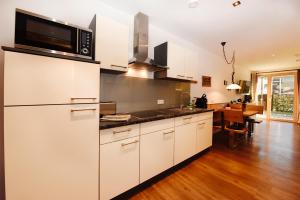 Kuchyň nebo kuchyňský kout v ubytování Apartment Marent Garten Chalet