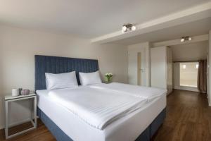 Posteľ alebo postele v izbe v ubytovaní Prague Tales Boutique Residence by Dwellfort