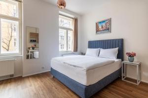 Posteľ alebo postele v izbe v ubytovaní Prague Tales Boutique Residence by Dwellfort
