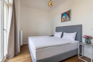 Posteľ alebo postele v izbe v ubytovaní Prague Tales Boutique Residence by Dwellfort