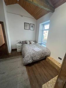 a bedroom with a bed and a window at 1 bedroom flat Bristol centre in Bristol