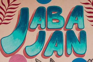 ein Bild der Worte, beschämt an einer Wand in der Unterkunft Jaba Jan Hostal in Palomino
