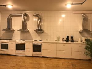 a kitchen with white appliances in a room at Leirvik Vandrehjem in Leirvik