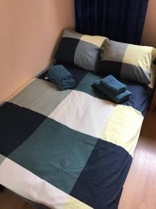 Un ou plusieurs lits dans un hébergement de l'établissement Apartament w centrum - Metro Rondo ONZ