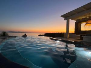 The swimming pool at or close to Tinostra Casa