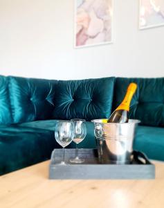 a table with a bottle of wine and two glasses at Apartamenty Horizon Sunrise Boszkowo in Boszkowo