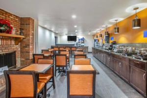 a row of tables and chairs in a restaurant at Best Western Arizonian Inn in Holbrook